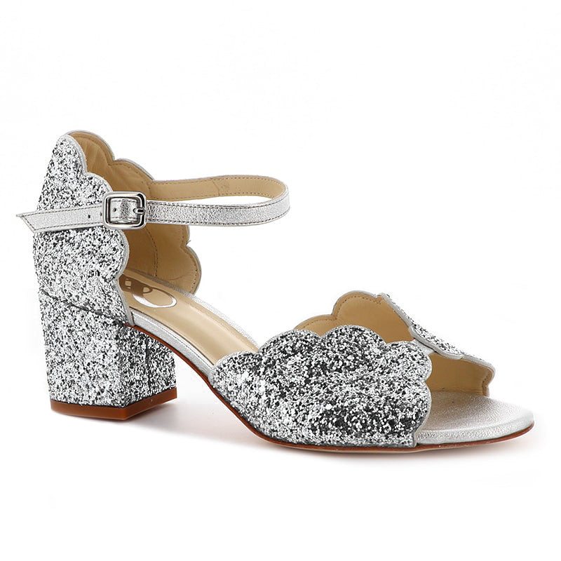 Chaussure femme : Sandale argent avec pierre très chic